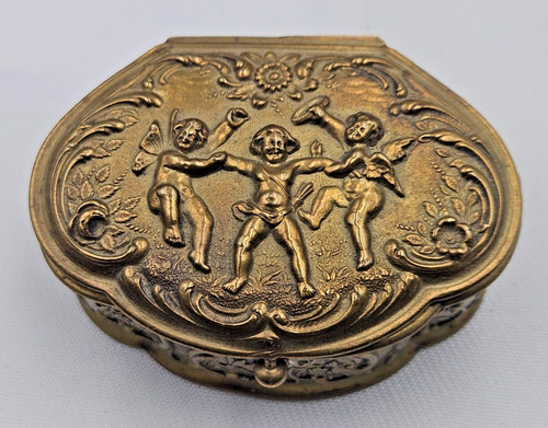 Ancienne boite bijoux - , a