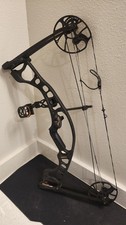 Hoyt Ignite Compound Bow 19-30 D/L 15-70 D/W, RH, W/Quiver & Arrows - See Desc