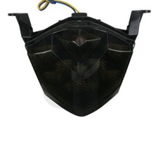 UN FEU ARRIERE FUME CLIGNOTANT