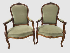 Paire de fauteuils de style