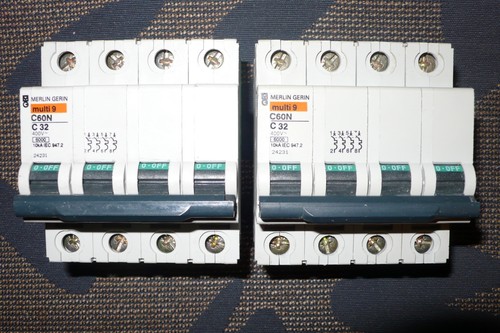 Disjoncteur tetrapolaire 32a - disjoncteur,