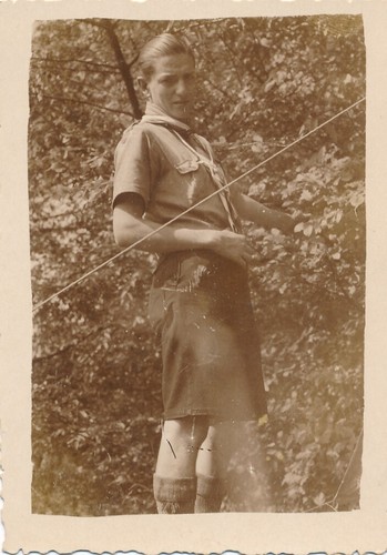 Snapshot jeune homme scout