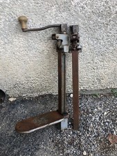 ancien ouvre-boîtes pour