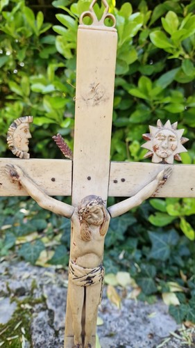 Crucifix ancien christ - os, (?)