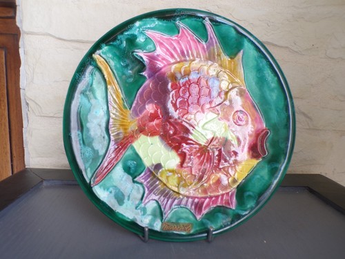 Assiette murale barbotine