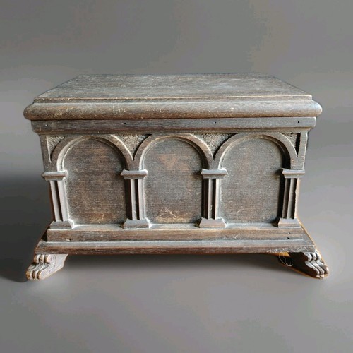 Jolie coffre bois style roman - jolie,