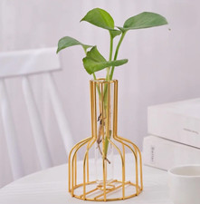 Vase en métal en fer forgé