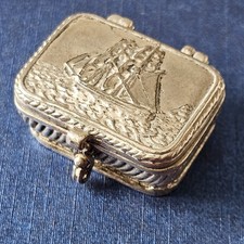 Pill box sailboat decor 3 mats silver metal 28x23x11mm