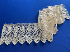 Ancienne dentelle genre guipure crème : 132 X 13 cm  ( L75)
