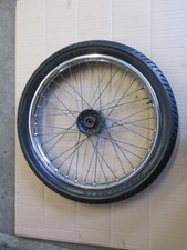 Roue avant avec pneu PIRELLI