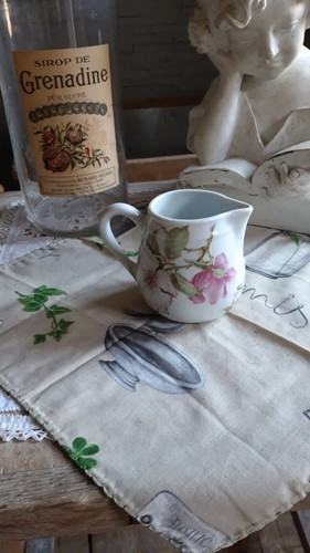 Ancien petit pichet - pot, à