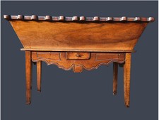 Buffet En Entonnoir En Noyer