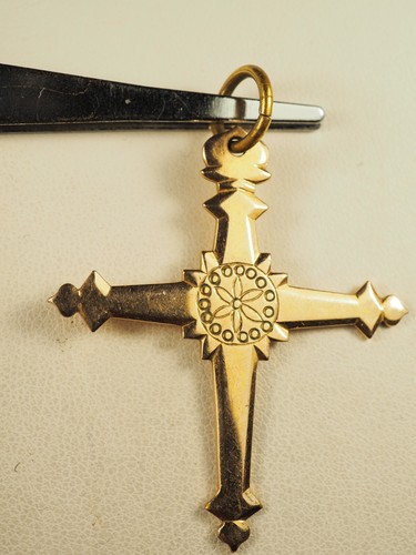 Croix regionale ancienne - croix,