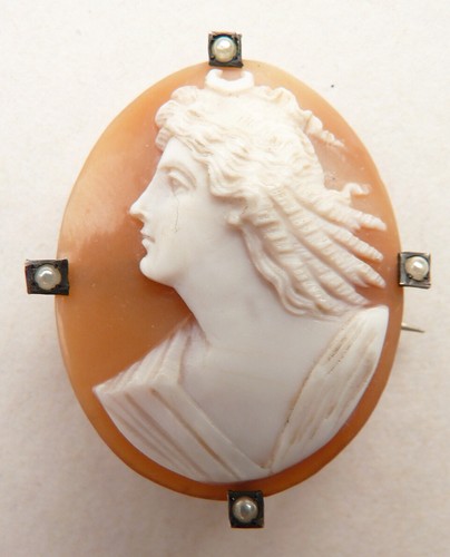 Broche avec camée - +, perles