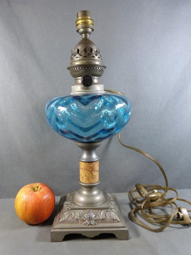 Ancienne lampe pétrole - ancienne, en