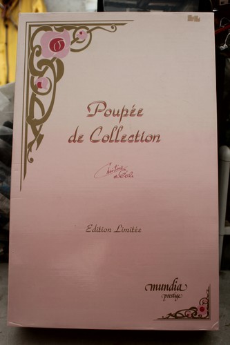 Neuve poupée collection - neuve,