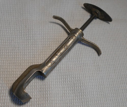 Ancien pistolet denoyauteur - ancien,