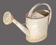 Ancien arrosoir de jardin en