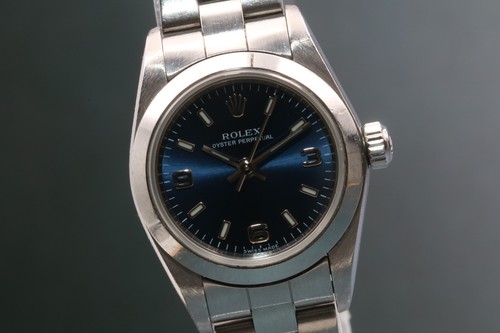 Presque comme neuve montre - [presque, neuve]