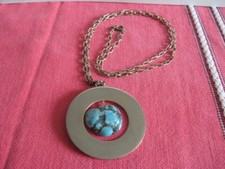 pendentif vintage métal avec