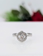 Bague solitaire centrée d'un