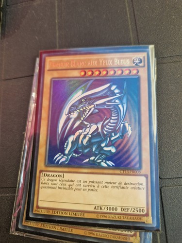 Dragon blanc aux yeux - yeux, bleus