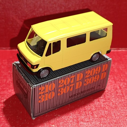 Fourgon mercedes 210 - d, 207