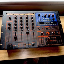 Roland DJ-2000 Professional DJ
