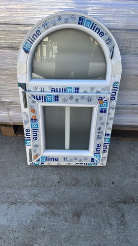 Fenêtre haut 830 larg - /,