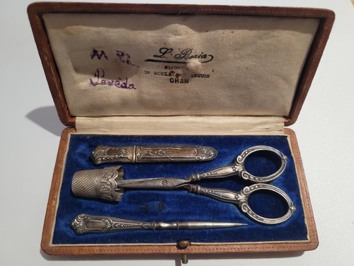 Ancien nécessaire couture - à,