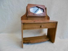 ANCIENNE COIFFEUSE DE POUPÉE