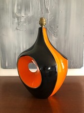 JOLIE GROSSE LAMPE EN CÉRAMIQUE NOIRE ET ORANGE VINTAGE, ANNÉES 60