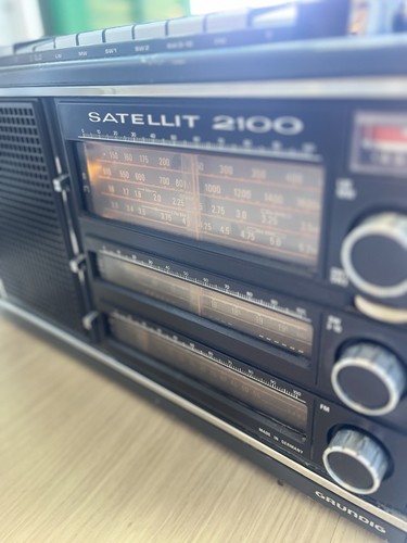 Grundig satellit 2100 radio - grundig,