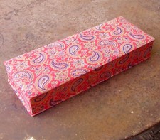 ANCIENNE BOITE A GANTS TISSU