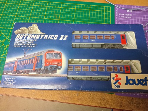 Automotrice remorque - +,