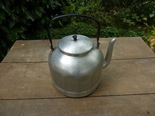 ancienne grande bouilloire en aluminium,décoration cuisine vintage