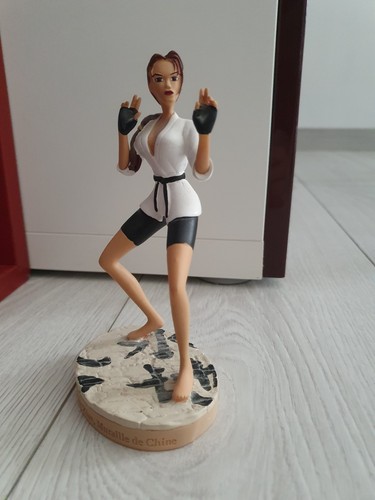 Figurine atlas tomb raider - tomb,