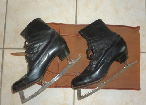 Ancienne paire patins à - de,