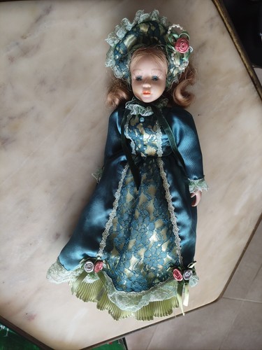 Poupée porcelaine 30cm - ,