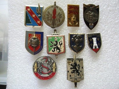 Lot 8 insignes - n°1,