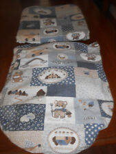 Oreillet et dessus de lit ou