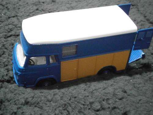 Dinky toys trafic sb2 saviem - dinky,