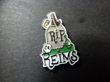 pin's student faluche faluchard RIP REIMS vulture beer