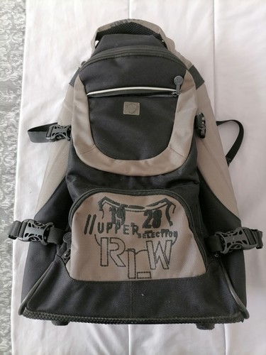 Petite valise sur roulettes