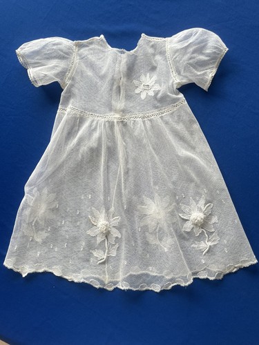 Ancienne petite robe bébé - petite,