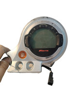 COMPTEUR-RAYURES SUR LE BORD-