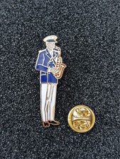 Pin's Pins Pin Enamel 63 France MUSIQUE MILITAIRE " Musicien Fanfare Saxophone" 