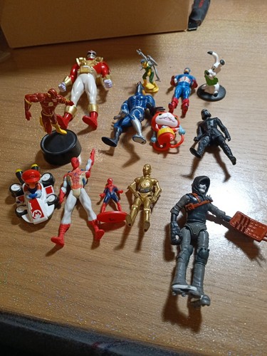 Lot figurines diverses super - lot,