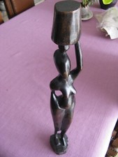 Statuette femme porteuse d'eau