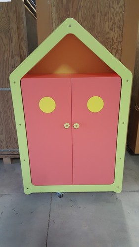 Armoire enfant rose